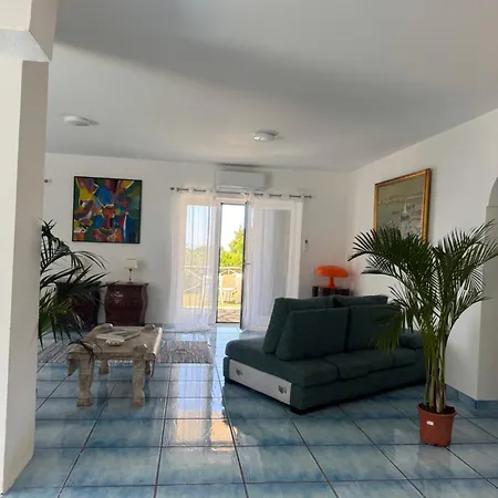 Paola Guest house